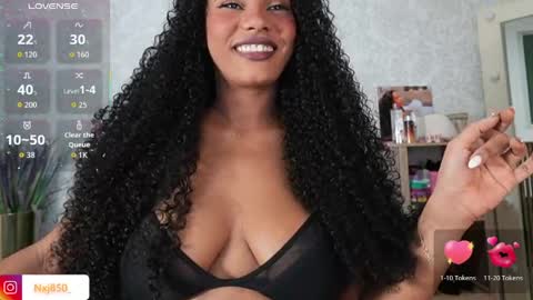 Naomi     online show from 04/05/26, 11:02