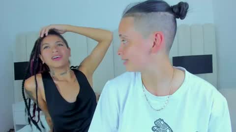 Snapshot of naomyanddany chatting on 01/17/25, 09:39 NaomyAndDany online show from 01/17/25, 09:39