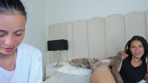 Snapshot of naomyanddany chatting on 01/18/25, 01:08 NaomyAndDany online show from 01/18/25, 01:08