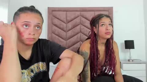 Snapshot of naomyanddany chatting on 01/21/25, 11:24 NaomyAndDany online show from 01/21/25, 11:24