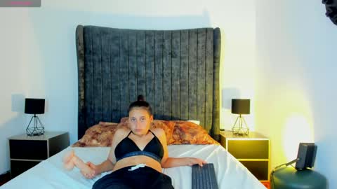 Snapshot of naomyanddany chatting on 02/06/25, 08:07 NaomyAndDany online show from 02/06/25, 08:07