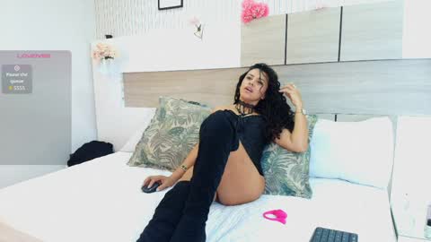 naoomi_cruz online show from 04/09/26, 08:03