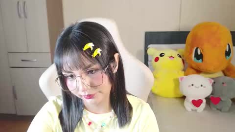 Snapshot of naree_masaki chatting on 12/21/25, 09:38 Naree online show from 12/21/25, 09:38