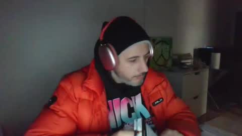 Snapshot of nassobout chatting on 12/22/24, 03:33 nassobout online show from 12/22/24, 03:33