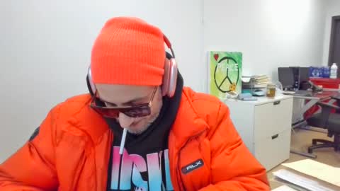 Snapshot of nassobout chatting on 12/23/24, 06:27 nassobout online show from 12/23/24, 06:27