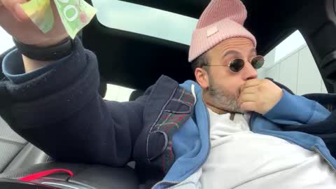 Snapshot of nassobout chatting on 01/25/25, 01:19 nassobout online show from 01/25/25, 01:19