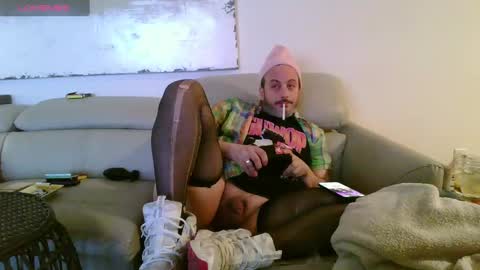 Snapshot of nassobout chatting on 01/25/25, 10:39 nassobout online show from 01/25/25, 10:39