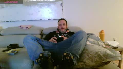 Snapshot of nassobout chatting on 01/27/25, 03:15 nassobout online show from 01/27/25, 03:15