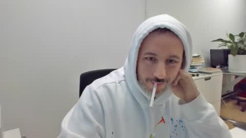 Snapshot of nassobout chatting on 02/20/25, 09:42 nassobout online show from 02/20/25, 09:42