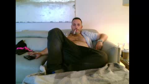 Snapshot of nassobout chatting on 09/17/25, 11:17 nassobout online show from 09/17/25, 11:17