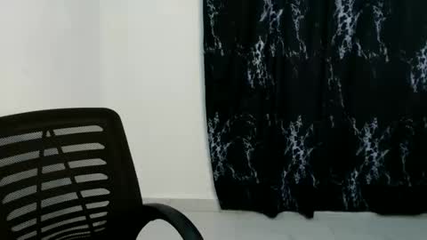 Mila online show from 04/10/26, 08:02