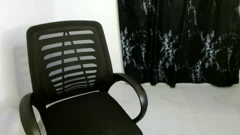 Mila online show from 04/11/26, 07:51