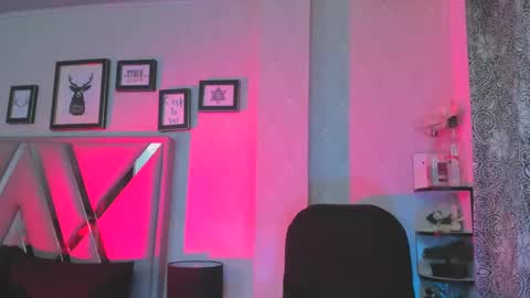 Snapshot of natacha_black00 chatting on 02/19/25, 12:57 Natacha black online show from 02/19/25, 12:57