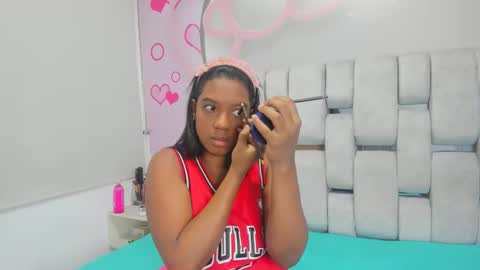 Snapshot of natali___ chatting on 02/05/25, 12:27 NATALI KIDMAN online show from 02/05/25, 12:27