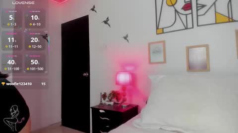 Snapshot of natalia__ponce chatting on 09/27/25, 01:43 NATALIA online show from 09/27/25, 01:43