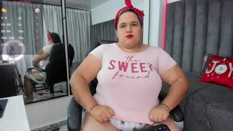 Snapshot of natalia_curvy1 chatting on 12/13/24, 07:10 Nathalia online show from 12/13/24, 07:10