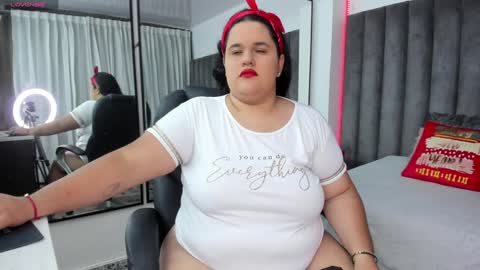 Snapshot of natalia_curvy1 chatting on 12/17/24, 07:37 Nathalia online show from 12/17/24, 07:37