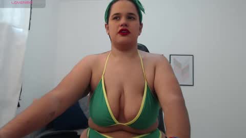 Snapshot of natalia_curvy1 chatting on 09/26/25, 06:12 Nathalia online show from 09/26/25, 06:12