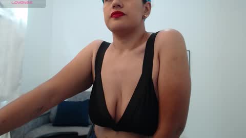Snapshot of natalia_curvy1 chatting on 01/08/26, 05:48 Nathalia online show from 01/08/26, 05:48