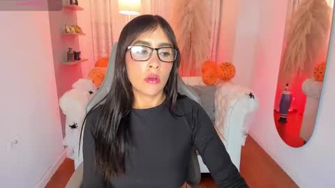 Natalia Leon online show from 10/13/25, 04:23