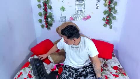 nataliaandjulliam online show from 11/24/25, 04:56