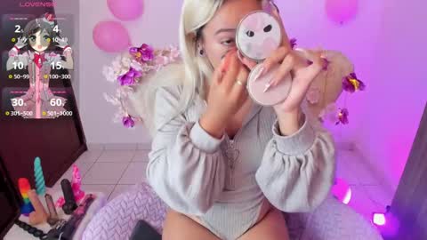 Nataliua Henao online show from 10/14/25, 04:57