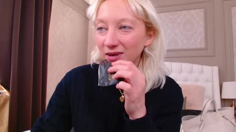 Natalie online show from 12/19/25, 08:43