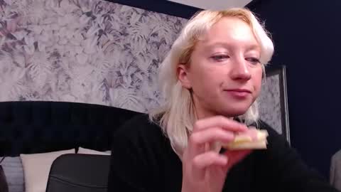 Natalie online show from 12/23/25, 08:23