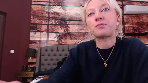 Snapshot of natalie_bitton chatting on 01/18/26, 11:58 Natalie online show from 01/18/26, 11:58