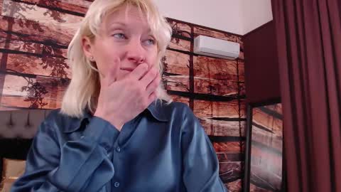 Snapshot of natalie_bitton chatting on 02/01/26, 09:30 Natalie online show from 02/01/26, 09:30