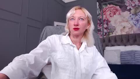 Snapshot of natalie_bitton chatting on 02/15/26, 07:38 Natalie online show from 02/15/26, 07:38