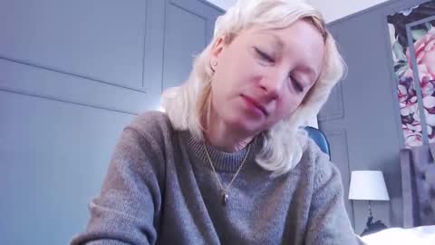 Snapshot of natalie_bitton chatting on 02/19/26, 07:37 Natalie online show from 02/19/26, 07:37