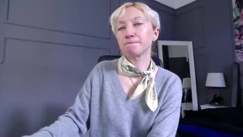 Snapshot of natalie_bitton chatting on 02/20/26, 06:10 Natalie online show from 02/20/26, 06:10