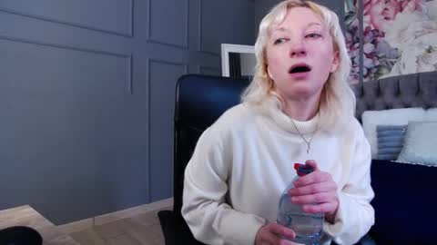 Snapshot of natalie_bitton chatting on 02/23/26, 06:11 Natalie online show from 02/23/26, 06:11