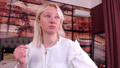 Snapshot of natalie_bitton chatting on 03/01/26, 10:06 Natalie online show from 03/01/26, 10:06