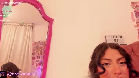 Snapshot of natalie_jaensen chatting on 02/09/25, 02:17 online show from 02/09/25, 02:17