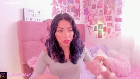 Snapshot of natalie_jaensen chatting on 02/09/25, 08:56 online show from 02/09/25, 08:56