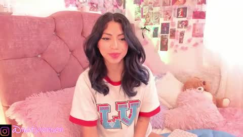 Snapshot of natalie_jaensen chatting on 02/12/25, 12:55 online show from 02/12/25, 12:55