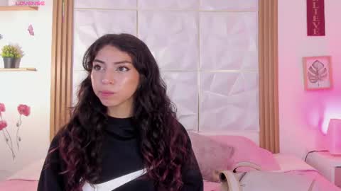 Snapshot of natalie_jaensen chatting on 07/17/26, 02:29 online show from 07/17/26, 02:29
