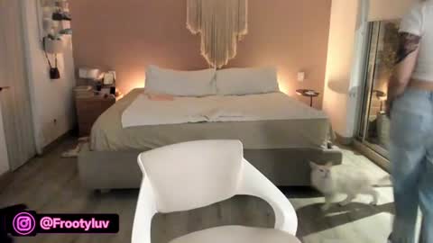 Snapshot of nataly_05 chatting on 06/14/26, 02:24 anatalybee online show from 06/14/26, 02:24