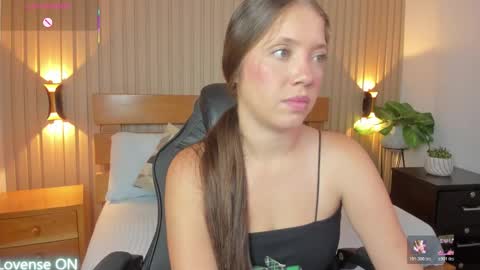 Snapshot of nataly_rodri chatting on 11/29/25, 02:36 Nataly online show from 11/29/25, 02:36