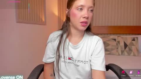 Snapshot of nataly_rodri chatting on 11/30/25, 02:15 Nataly online show from 11/30/25, 02:15