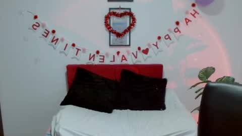 Nataly Escobar online show from 09/22/25, 12:18