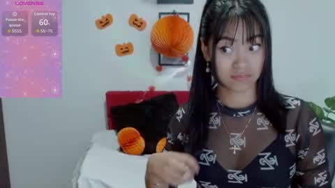 Nataly Escobar online show from 10/22/25, 12:49