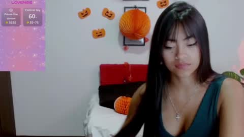 Nataly Escobar online show from 10/29/25, 04:20