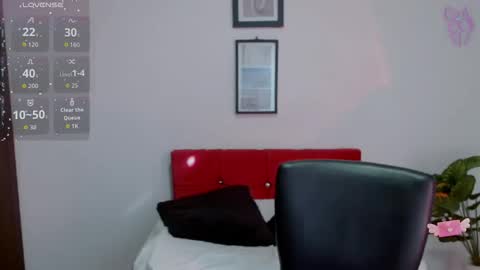 Nataly Escobar online show from 11/20/25, 01:11