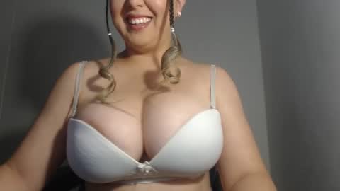 Snapshot of natasha9_ chatting on 09/22/25, 12:23 NATTY online show from 09/22/25, 12:23