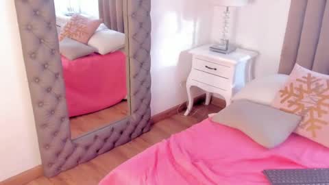 natasha 7  online show from 04/16/26, 09:39