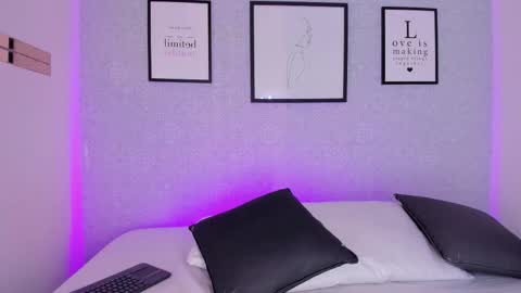  Natasha  online show from 11/29/25, 11:02