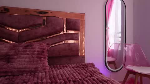 Natasha Vesper  online show from 12/19/25, 08:05